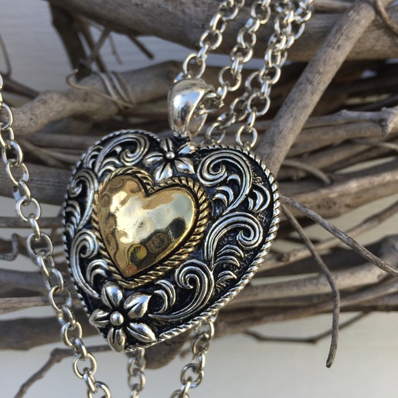 Jewelry - Heart Pendant Necklace NWOT